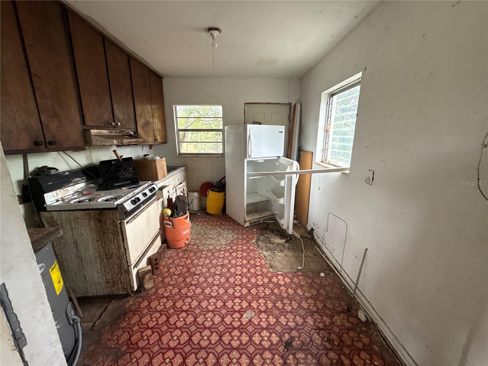 Image 9 of 14 For 931 Lincoln Street