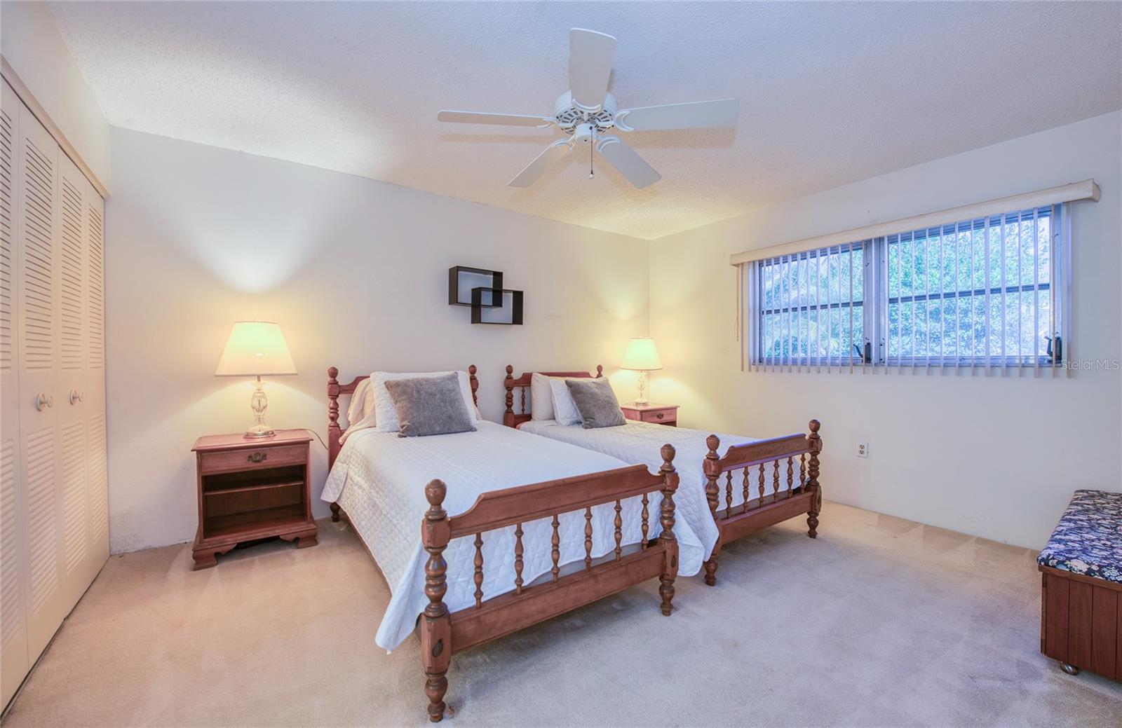 Image 10 of 21 For 13811 Mission Oaks Boulevard E