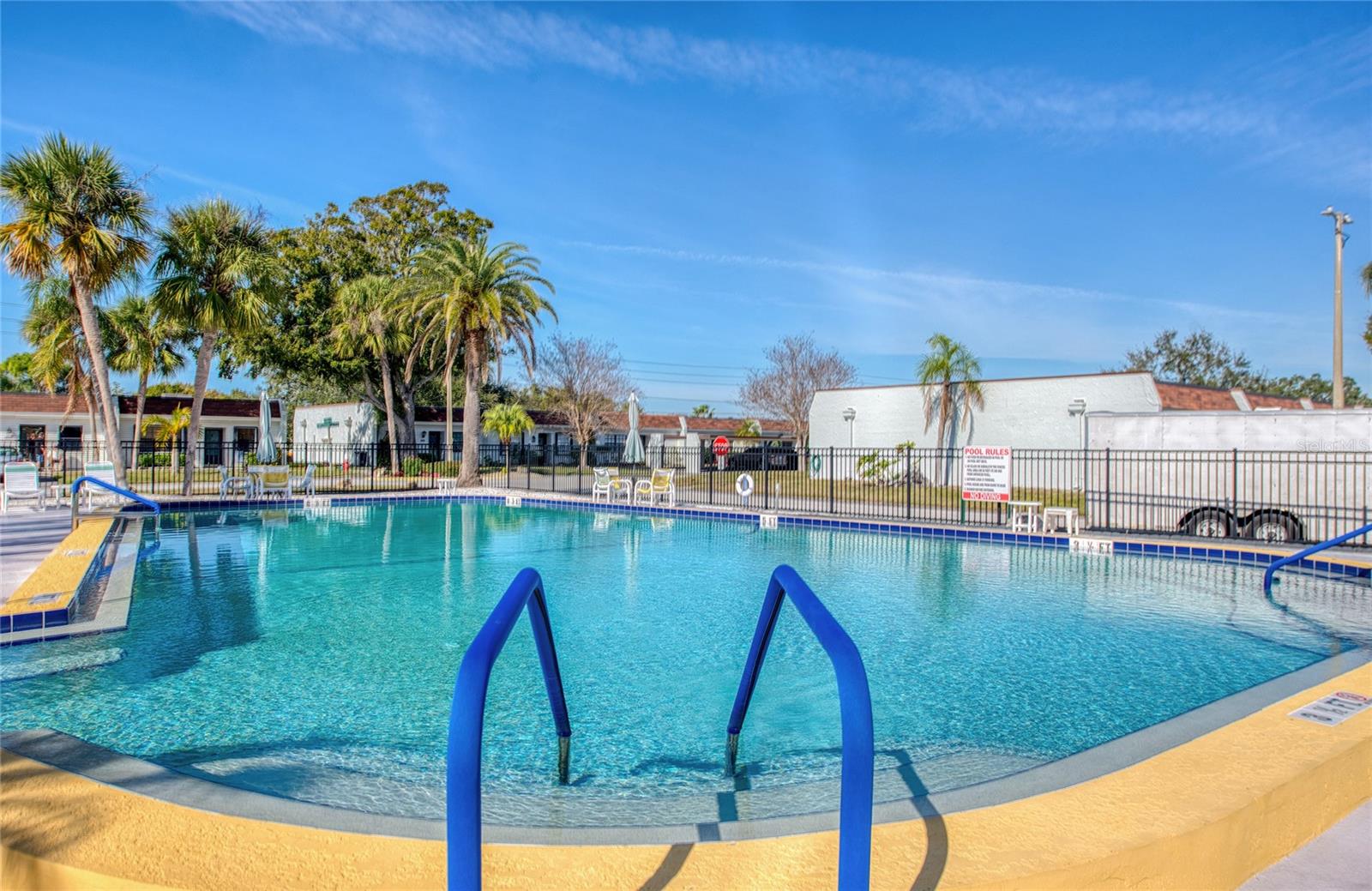 Image 15 of 21 For 13811 Mission Oaks Boulevard E