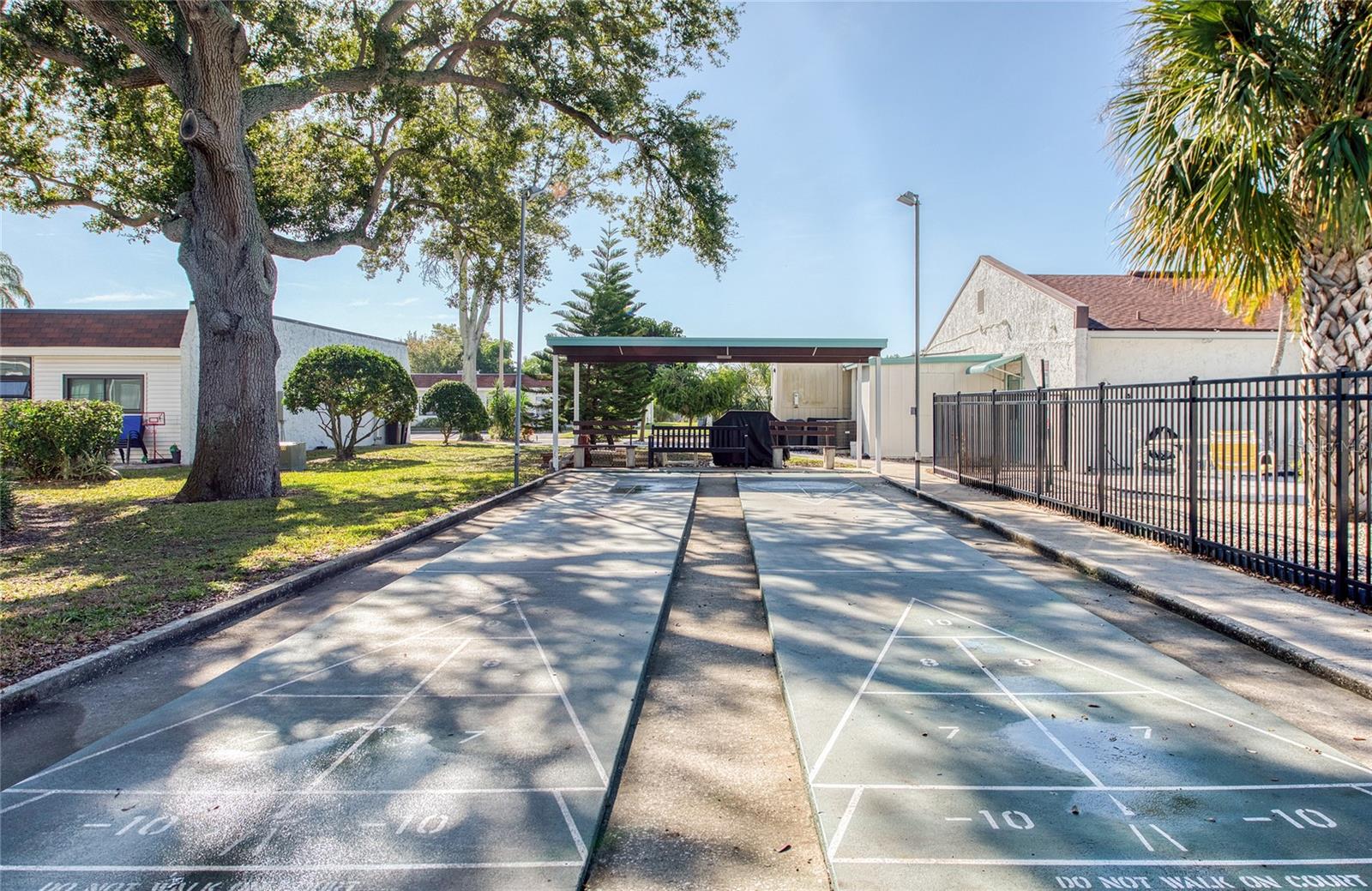 Image 16 of 21 For 13811 Mission Oaks Boulevard E