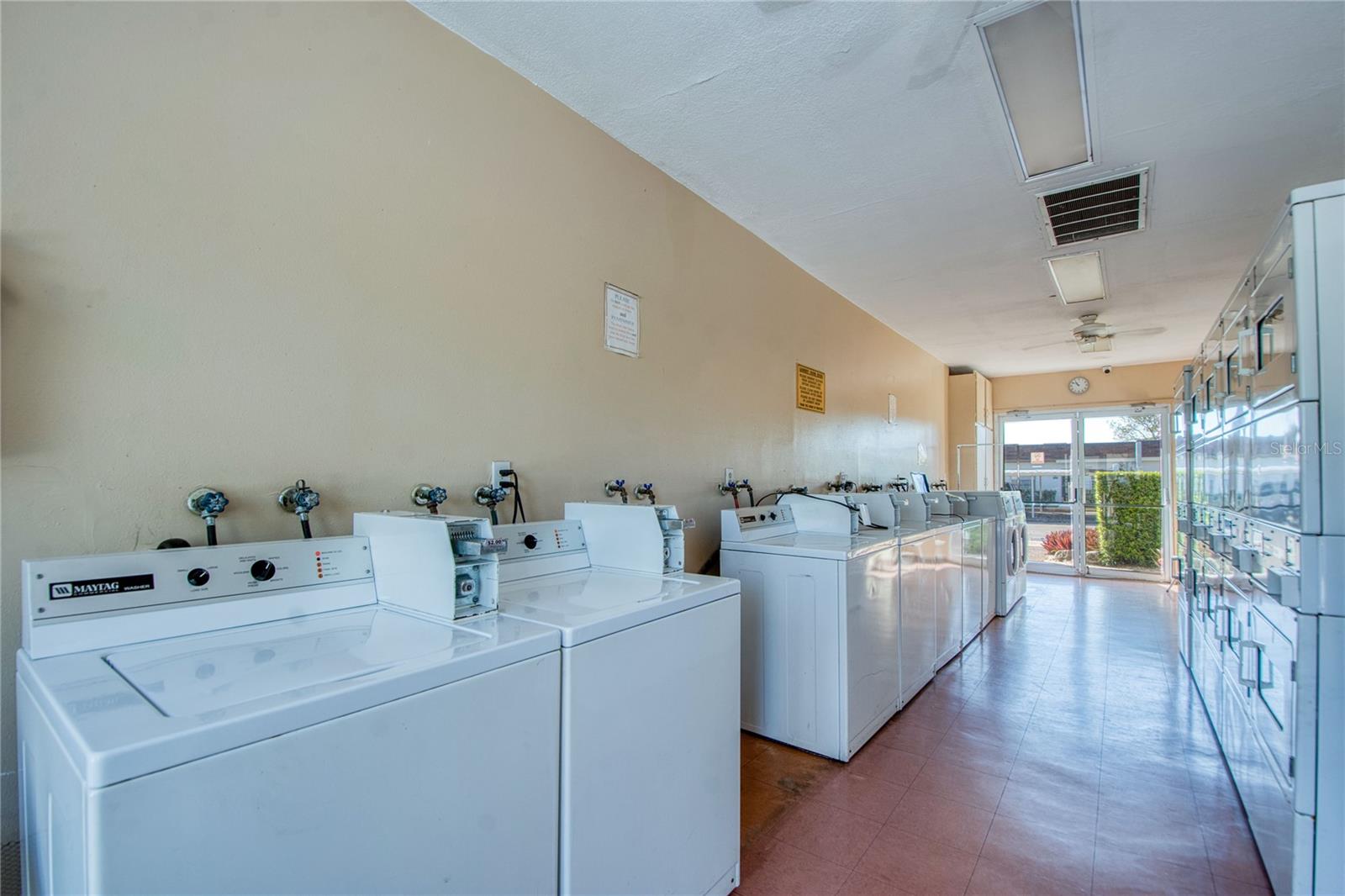 Image 17 of 21 For 13811 Mission Oaks Boulevard E