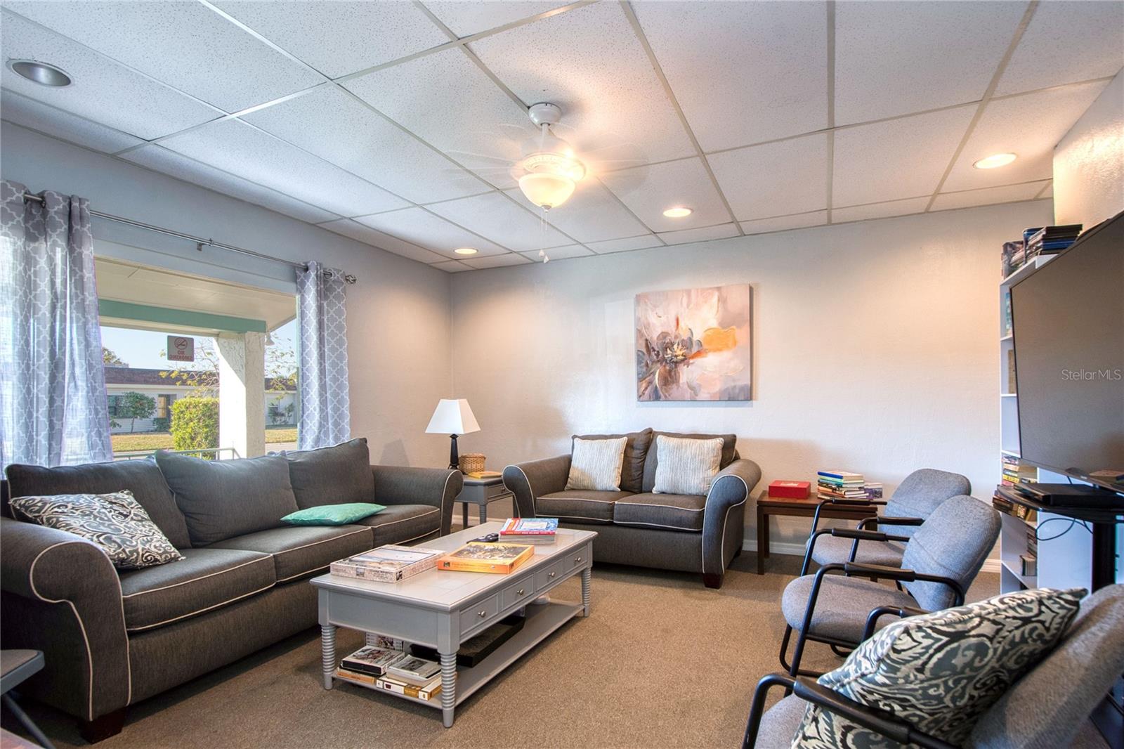 Image 20 of 21 For 13811 Mission Oaks Boulevard E