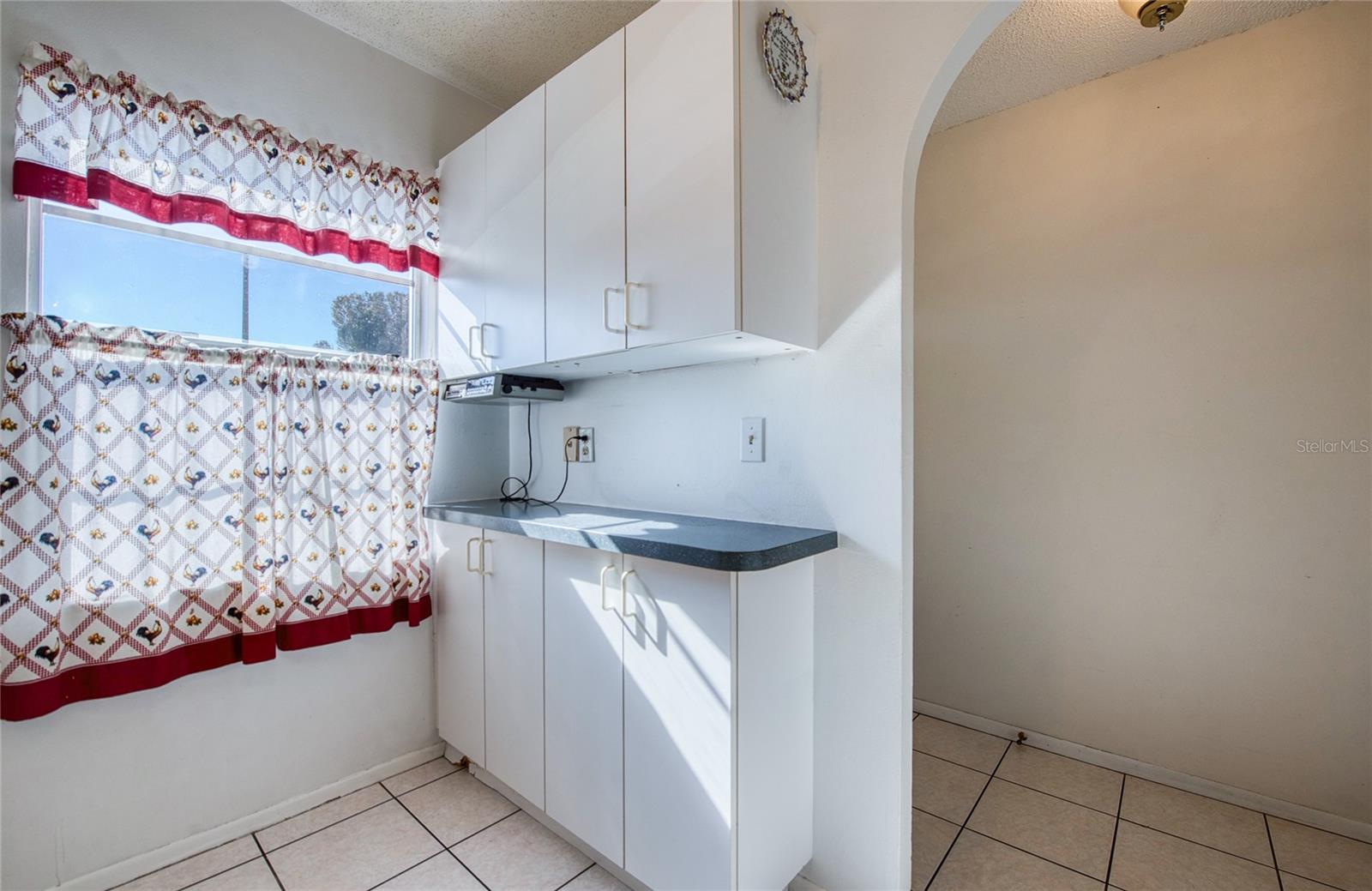 Image 4 of 21 For 13811 Mission Oaks Boulevard E