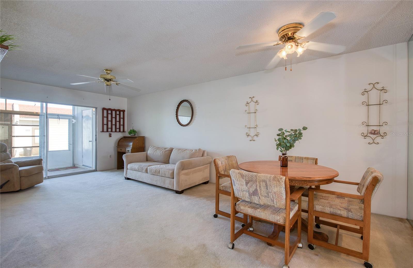 Image 5 of 21 For 13811 Mission Oaks Boulevard E