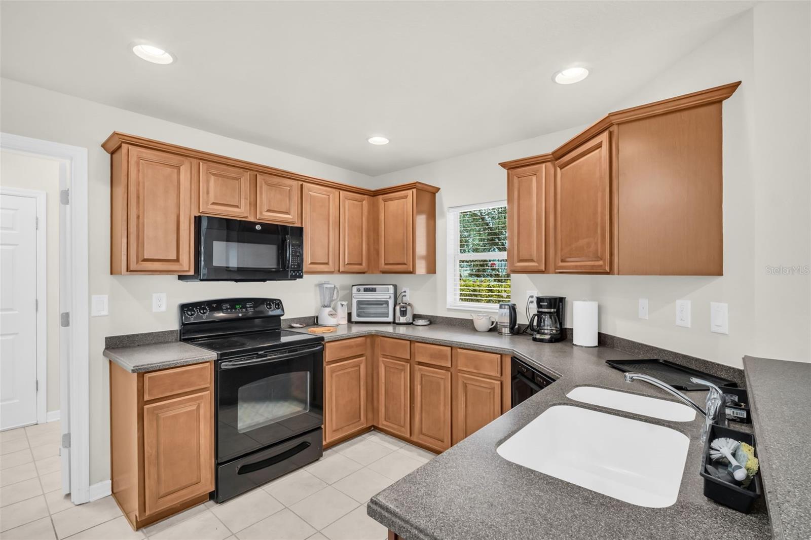 Image 16 of 38 For 7115 50th Avenue Circle E