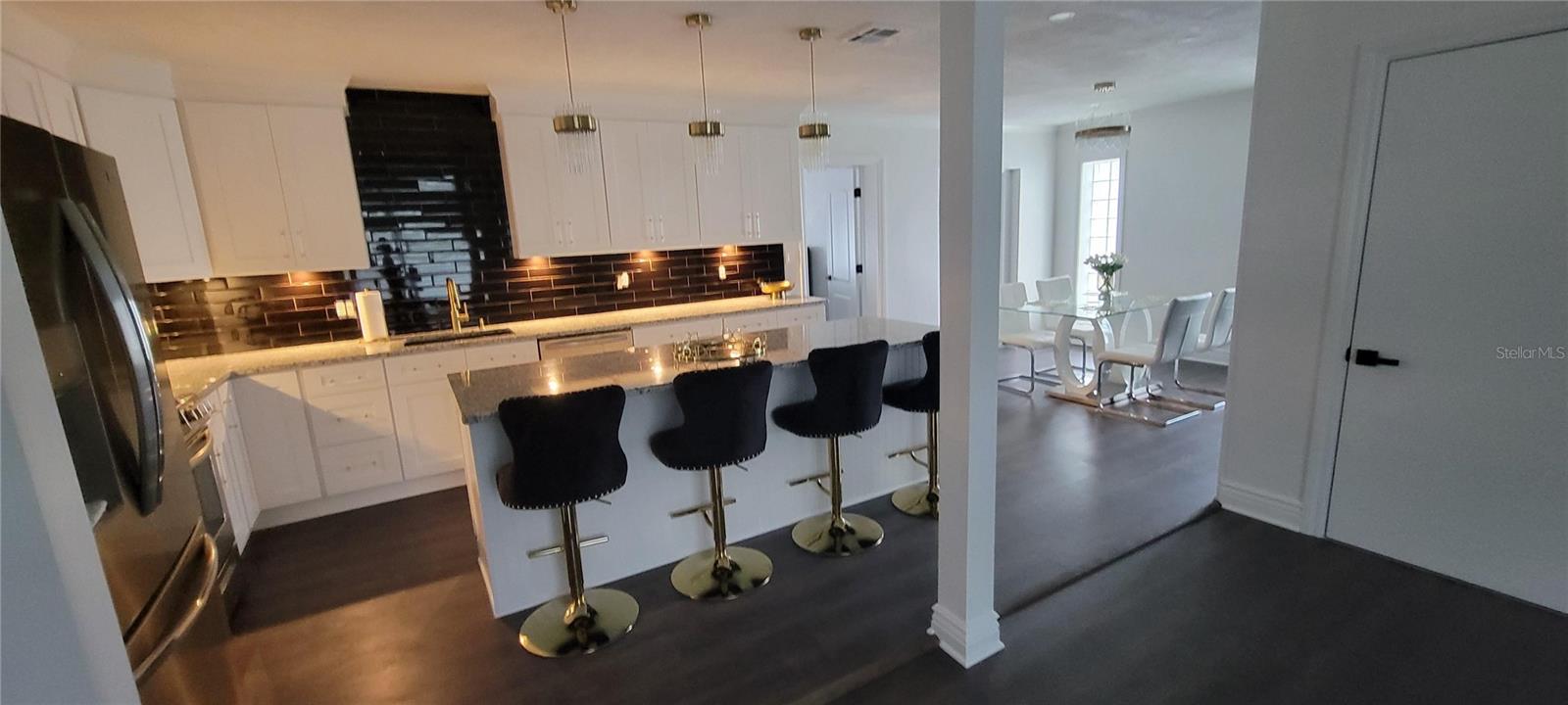 Image 4 of 26 For 1619 Linwood Drive