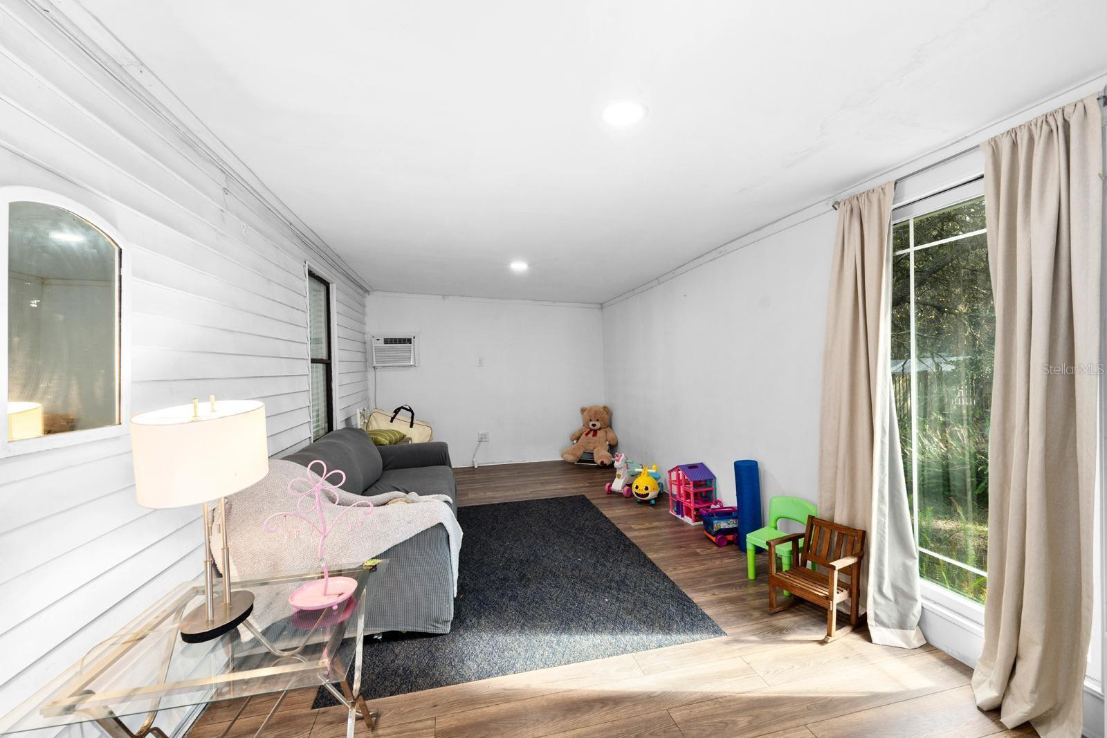 Image 22 of 34 For 34947 Emily Drive