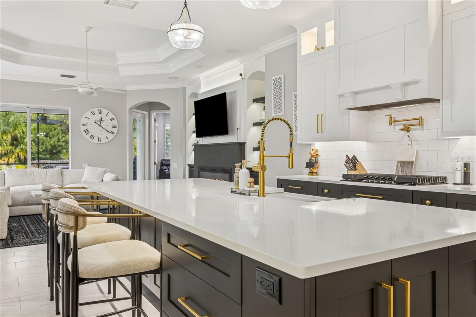 Image 13 of 50 For 21111 Lake Vienna Drive