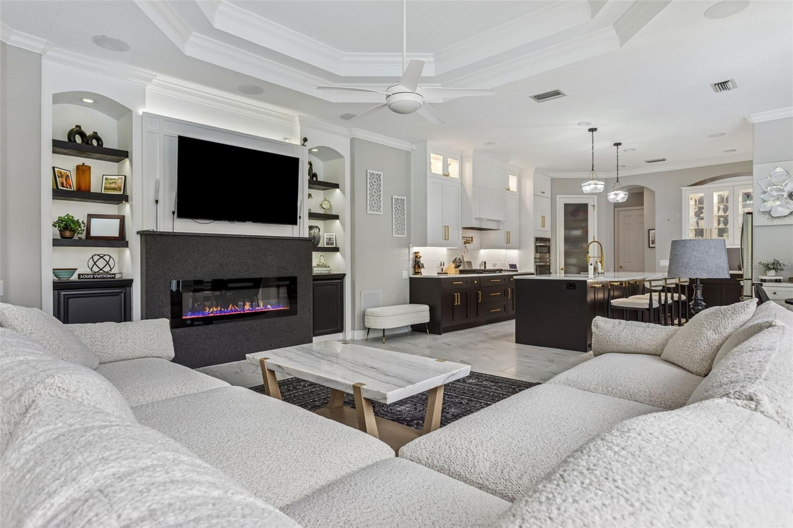 Image 21 of 50 For 21111 Lake Vienna Drive