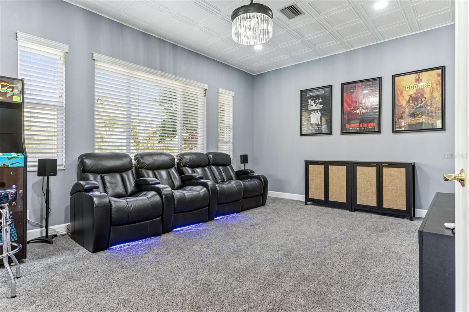 Image 22 of 50 For 21111 Lake Vienna Drive