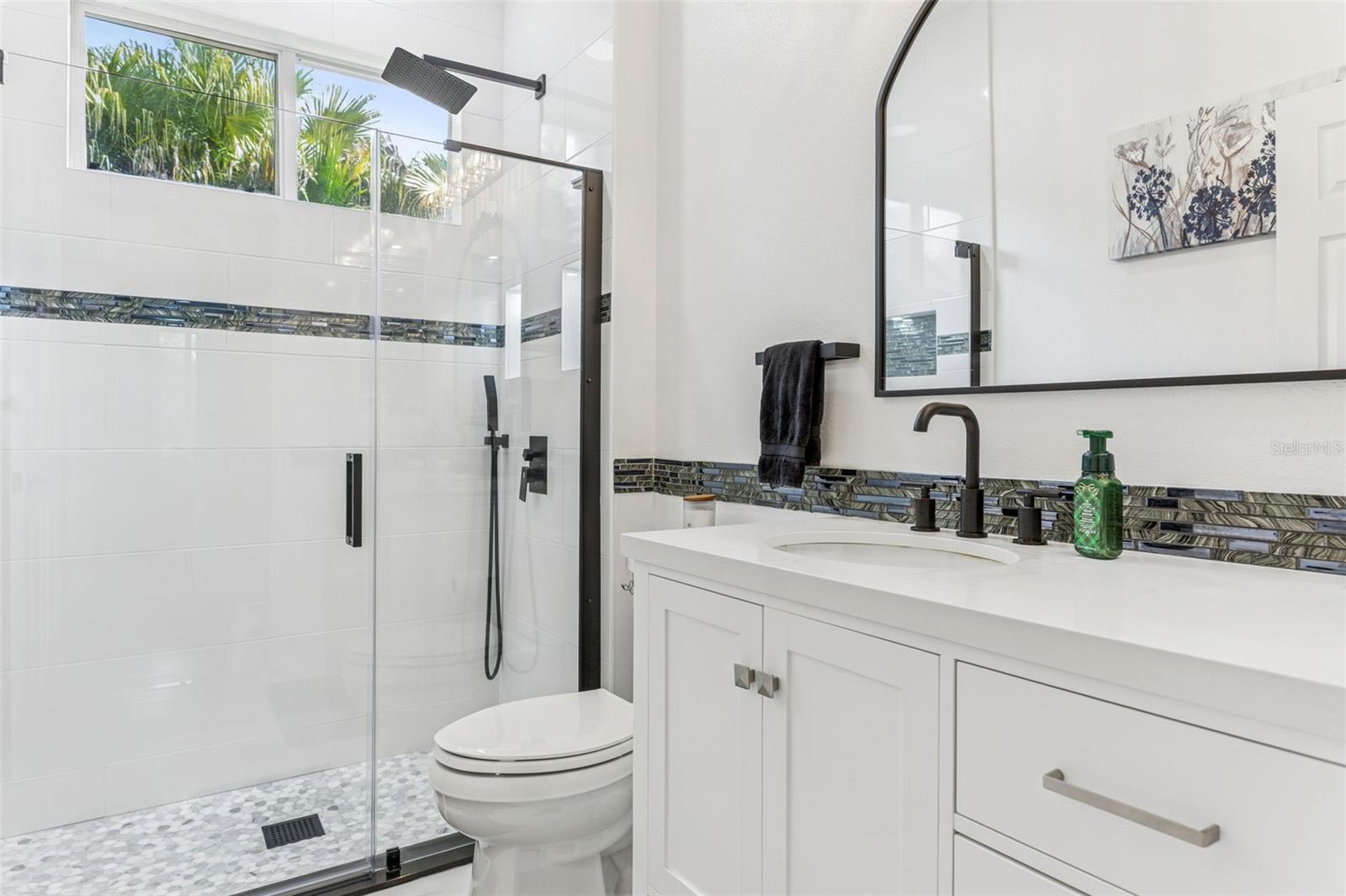 Image 28 of 50 For 21111 Lake Vienna Drive