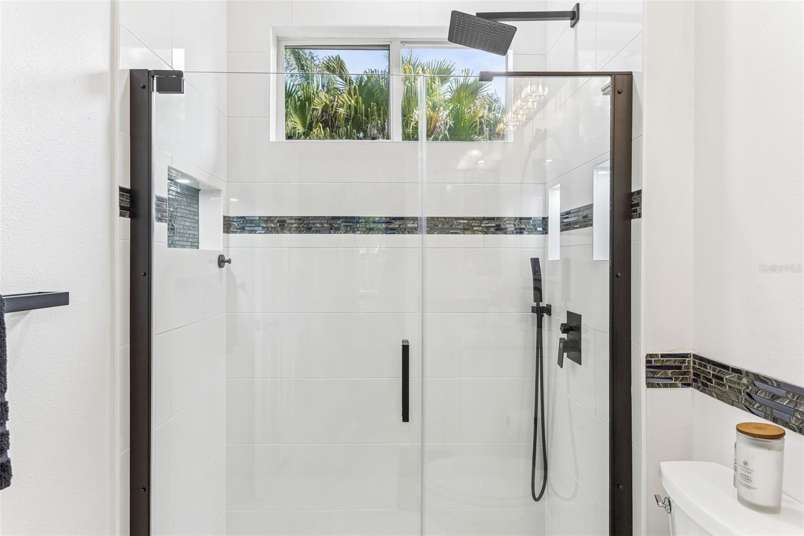 Image 29 of 50 For 21111 Lake Vienna Drive