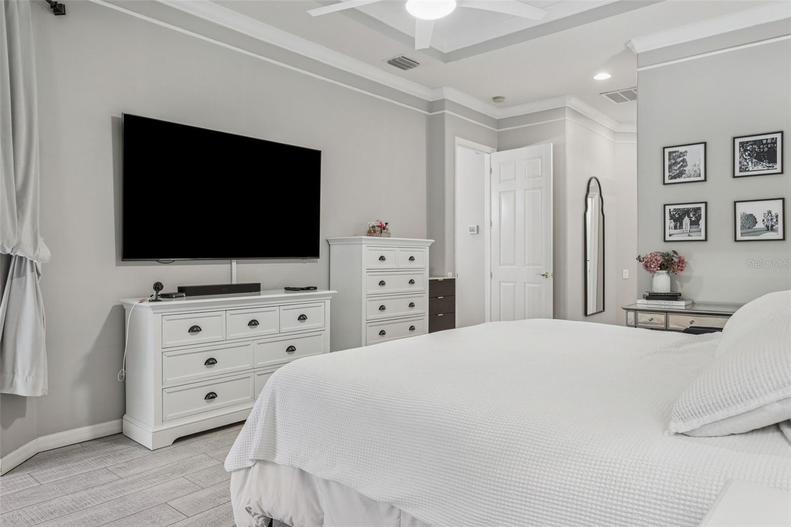 Image 32 of 50 For 21111 Lake Vienna Drive