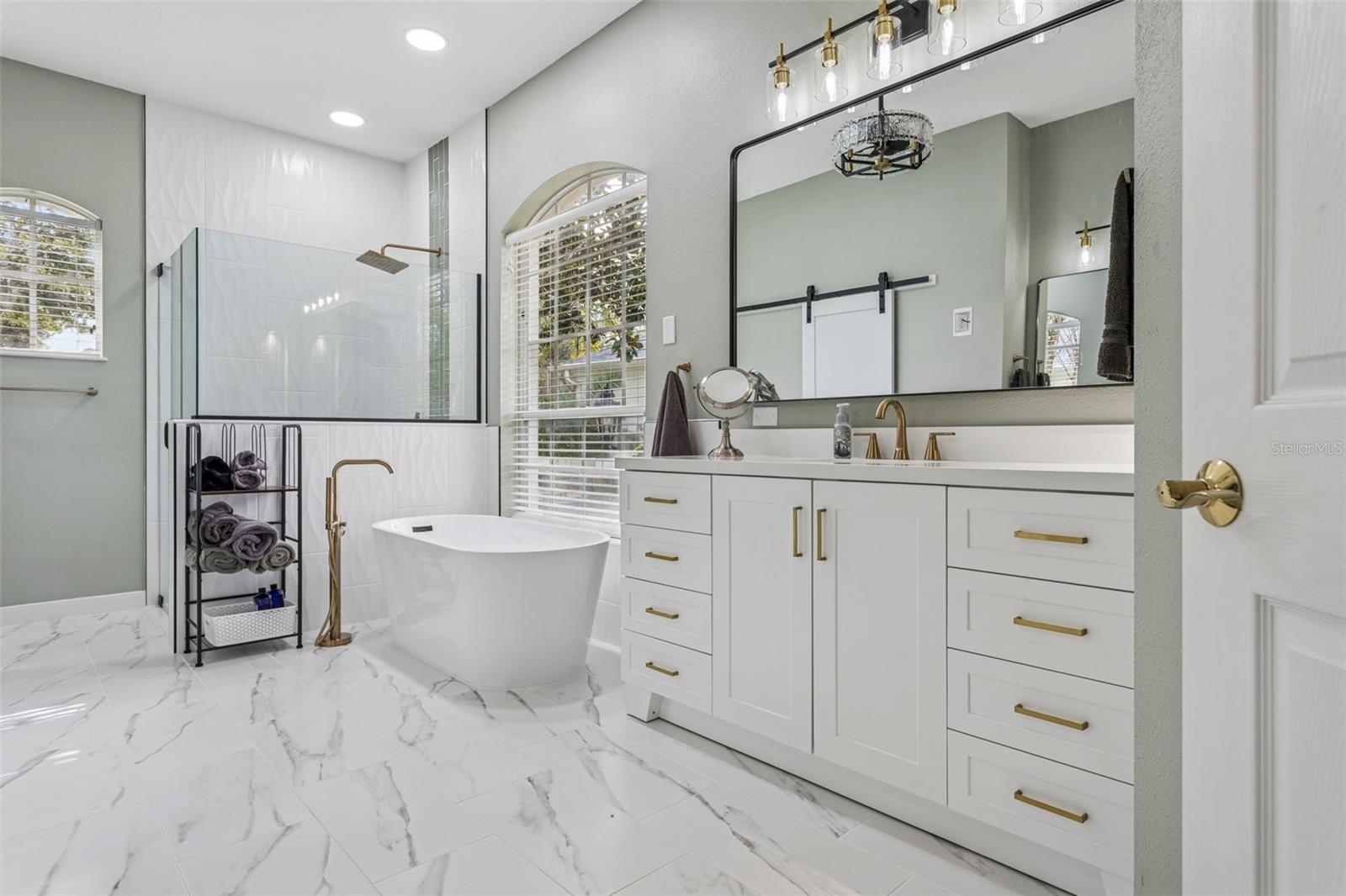 Image 33 of 50 For 21111 Lake Vienna Drive