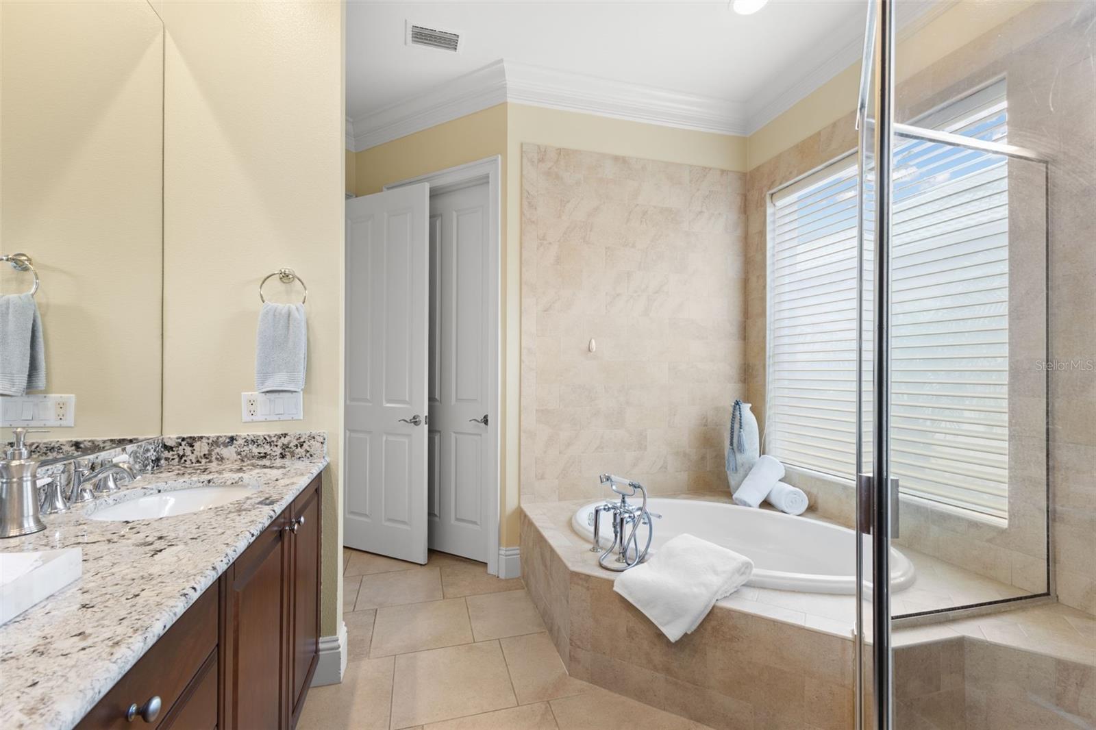 Image 28 of 48 For 11932 Royce Waterford Circle