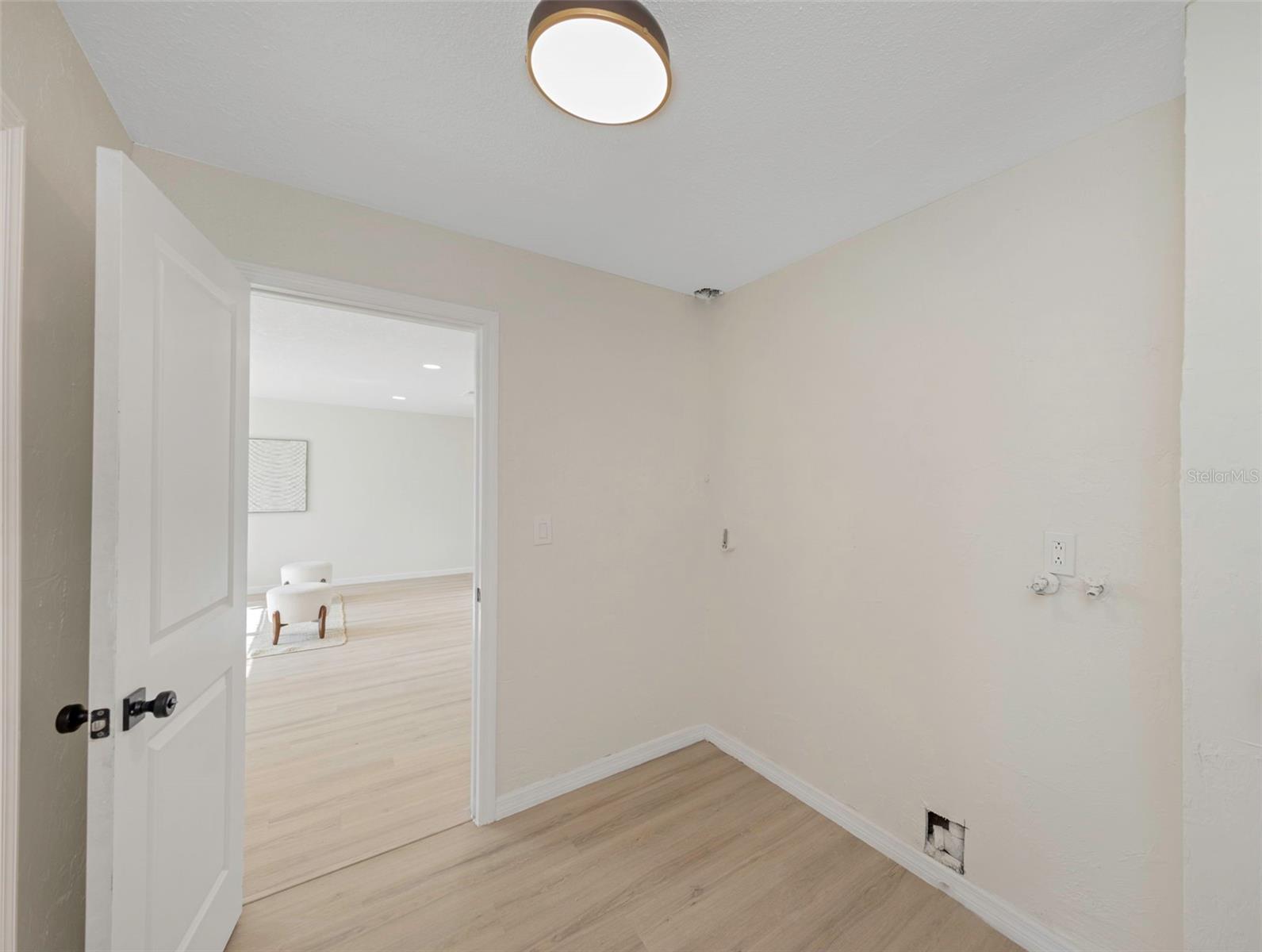 Listing photo id 11 for 11419 47th Avenue N