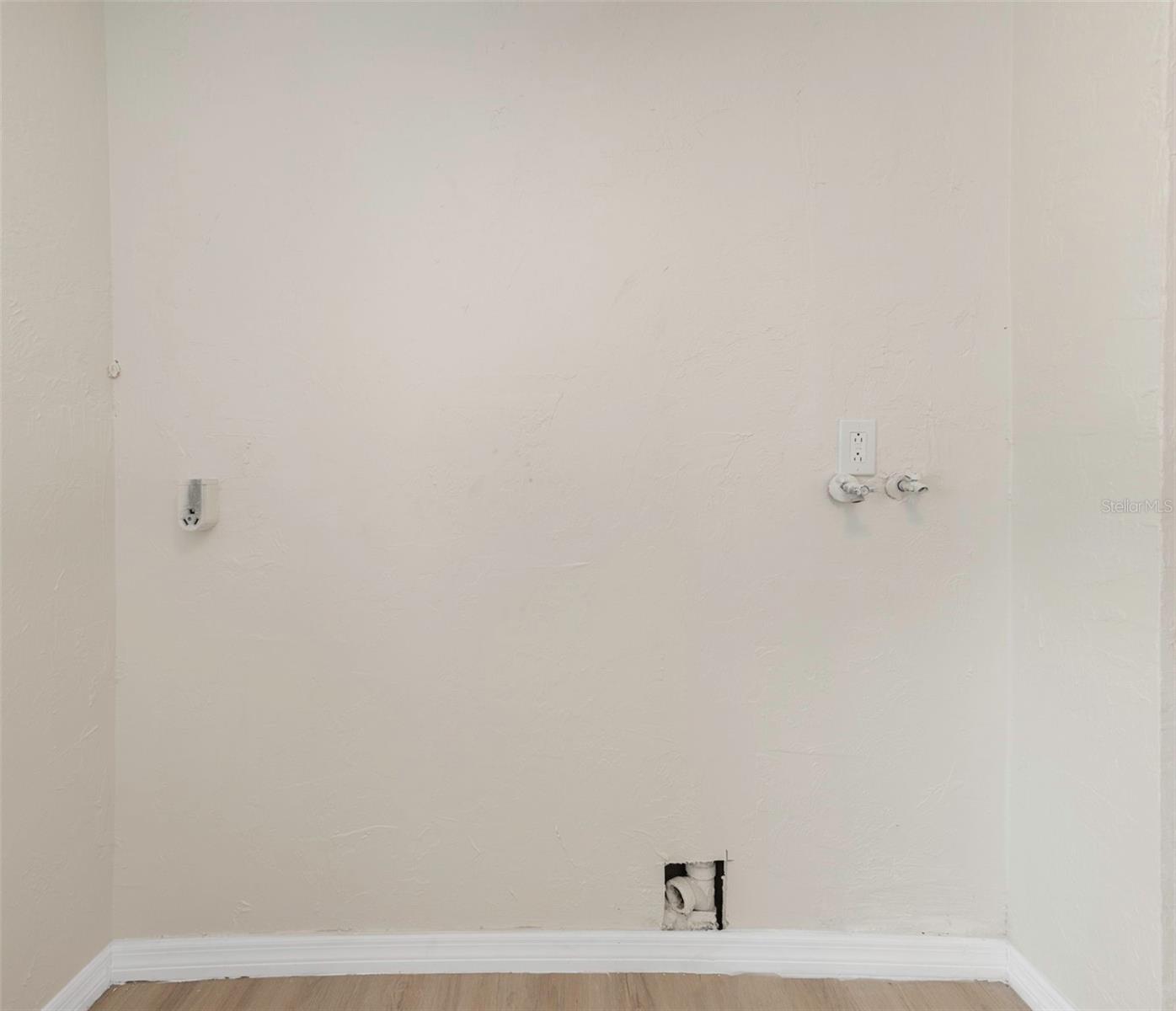 Listing photo id 12 for 11419 47th Avenue N