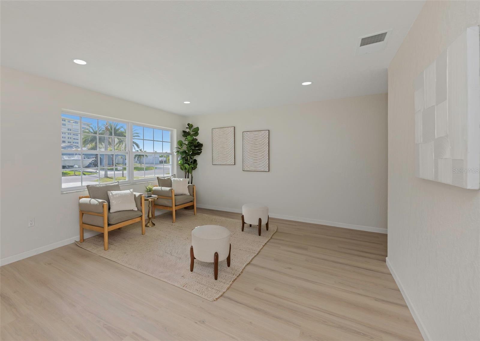 Listing photo id 16 for 11419 47th Avenue N