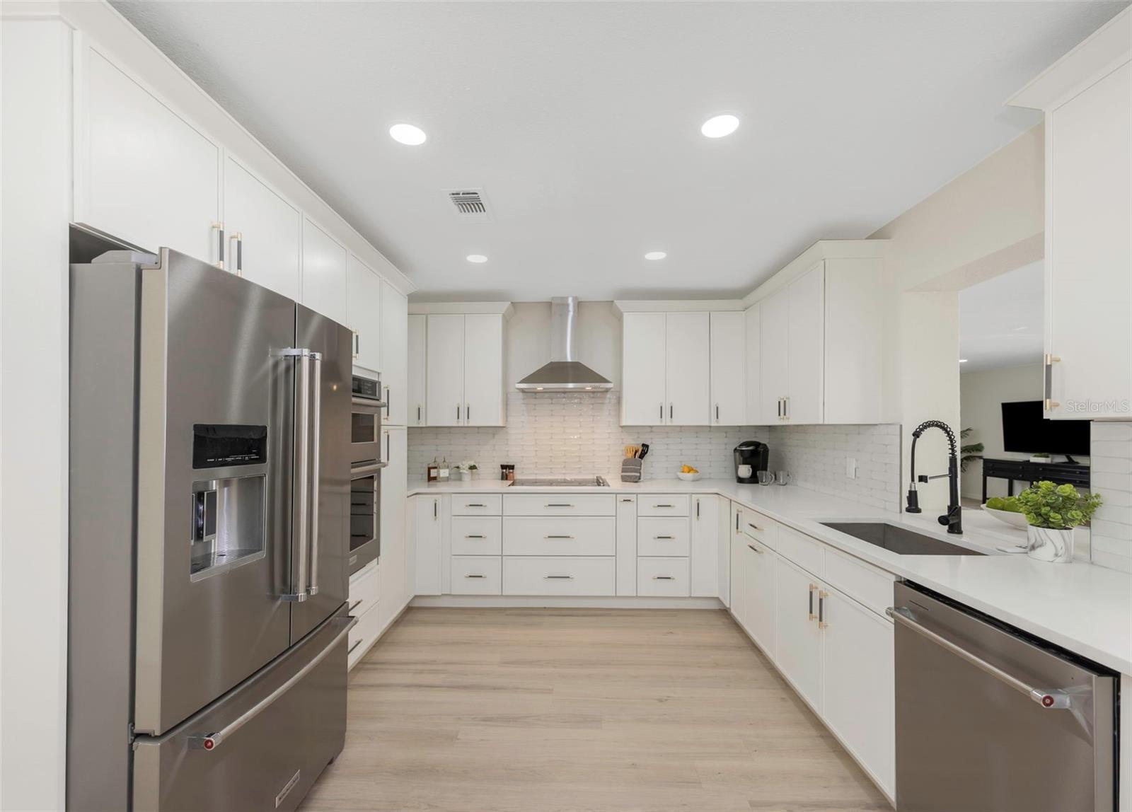 Listing photo id 25 for 11419 47th Avenue N