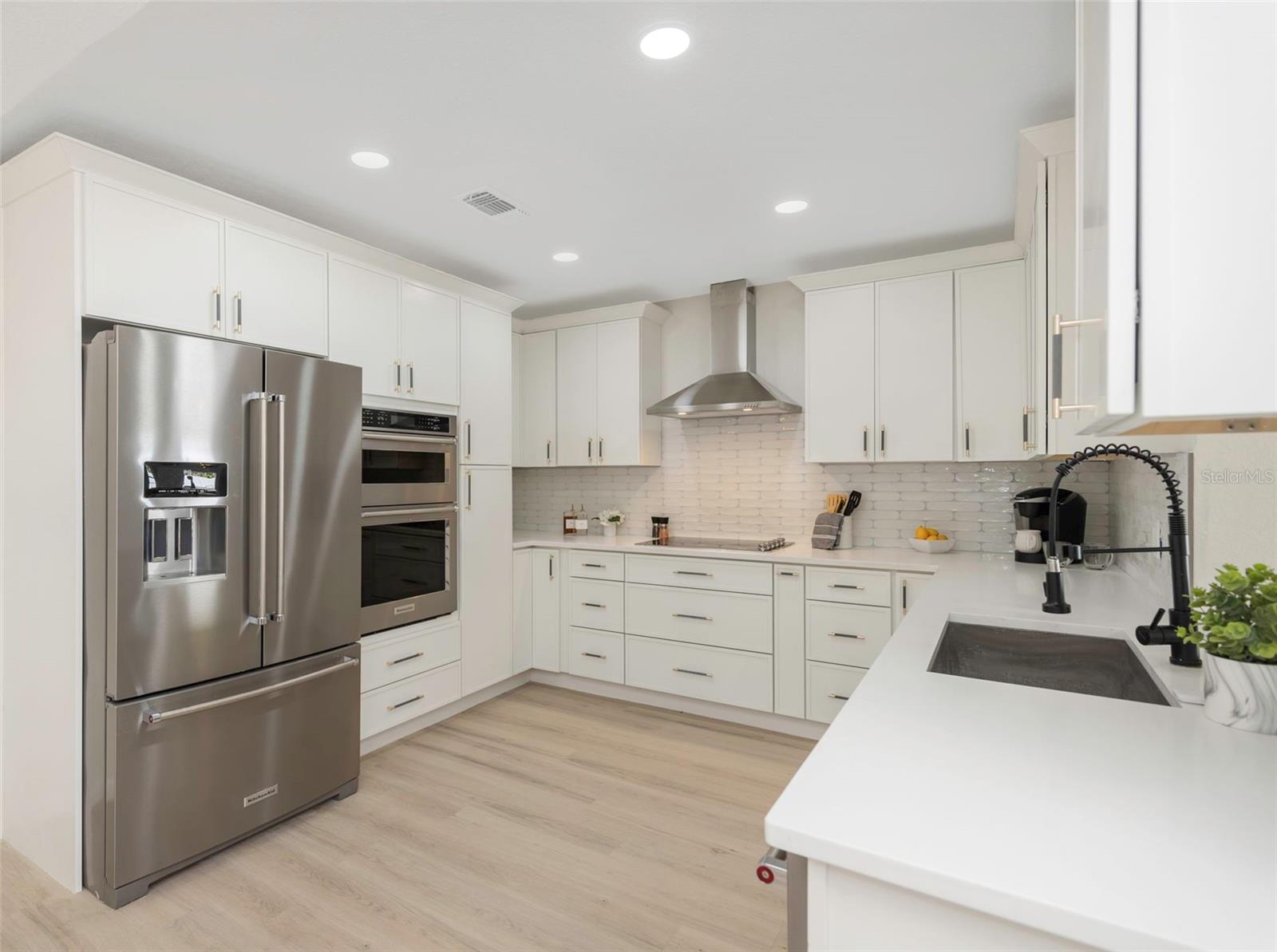 Listing photo id 26 for 11419 47th Avenue N