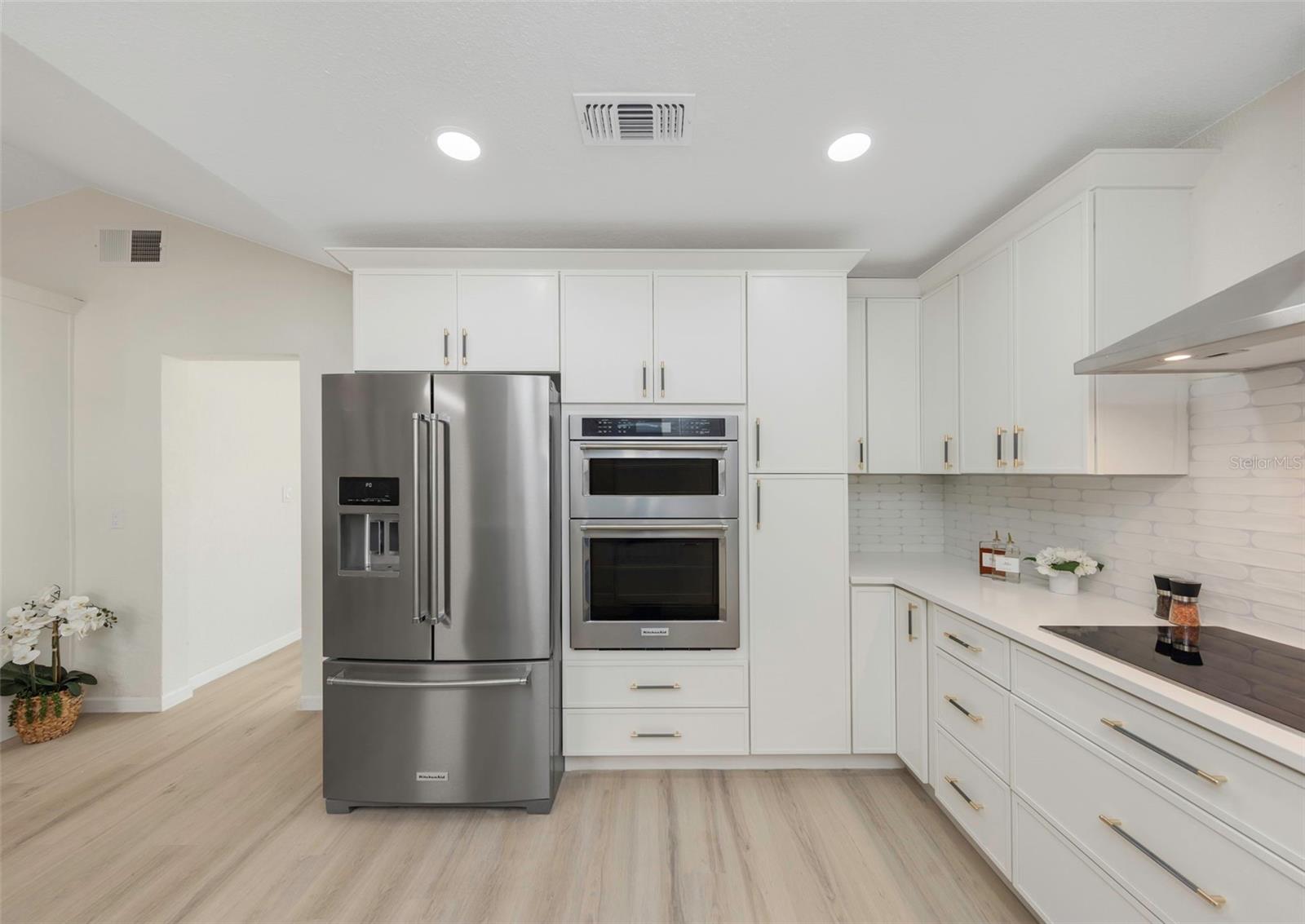 Listing photo id 28 for 11419 47th Avenue N