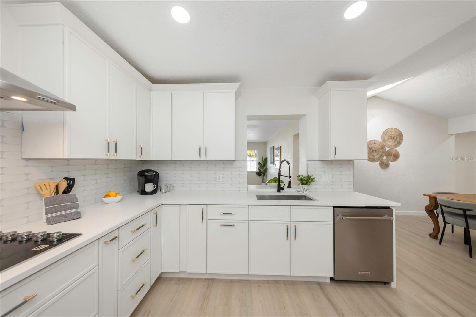 Listing photo id 29 for 11419 47th Avenue N