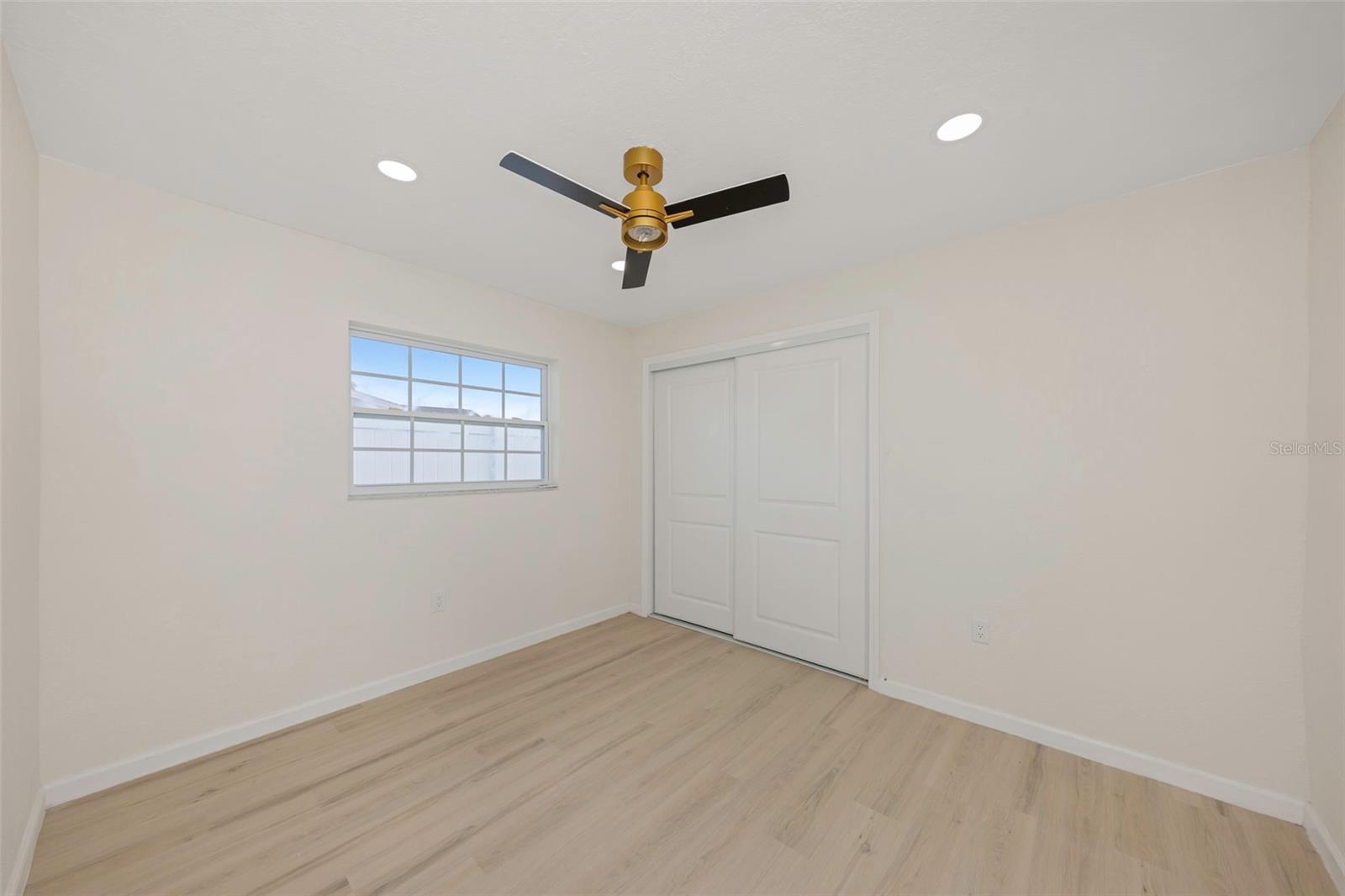 Listing photo id 32 for 11419 47th Avenue N