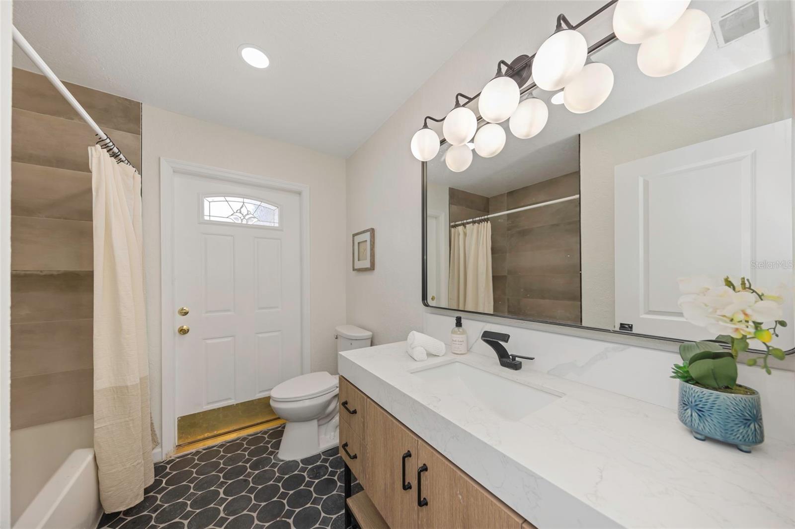 Listing photo id 35 for 11419 47th Avenue N