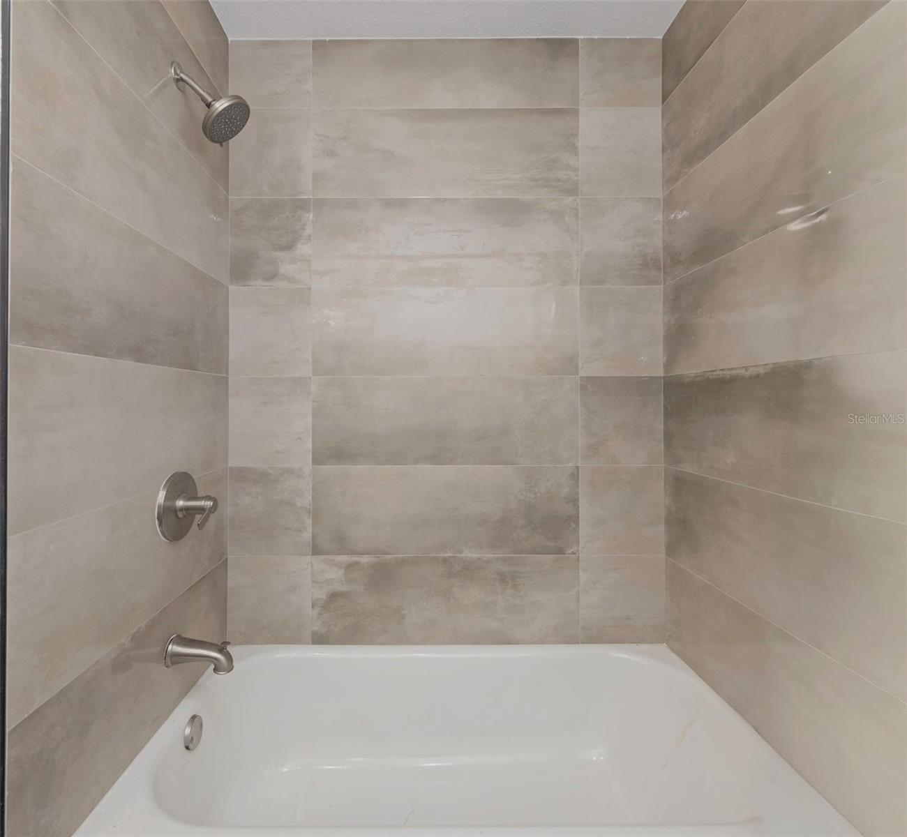 Listing photo id 37 for 11419 47th Avenue N