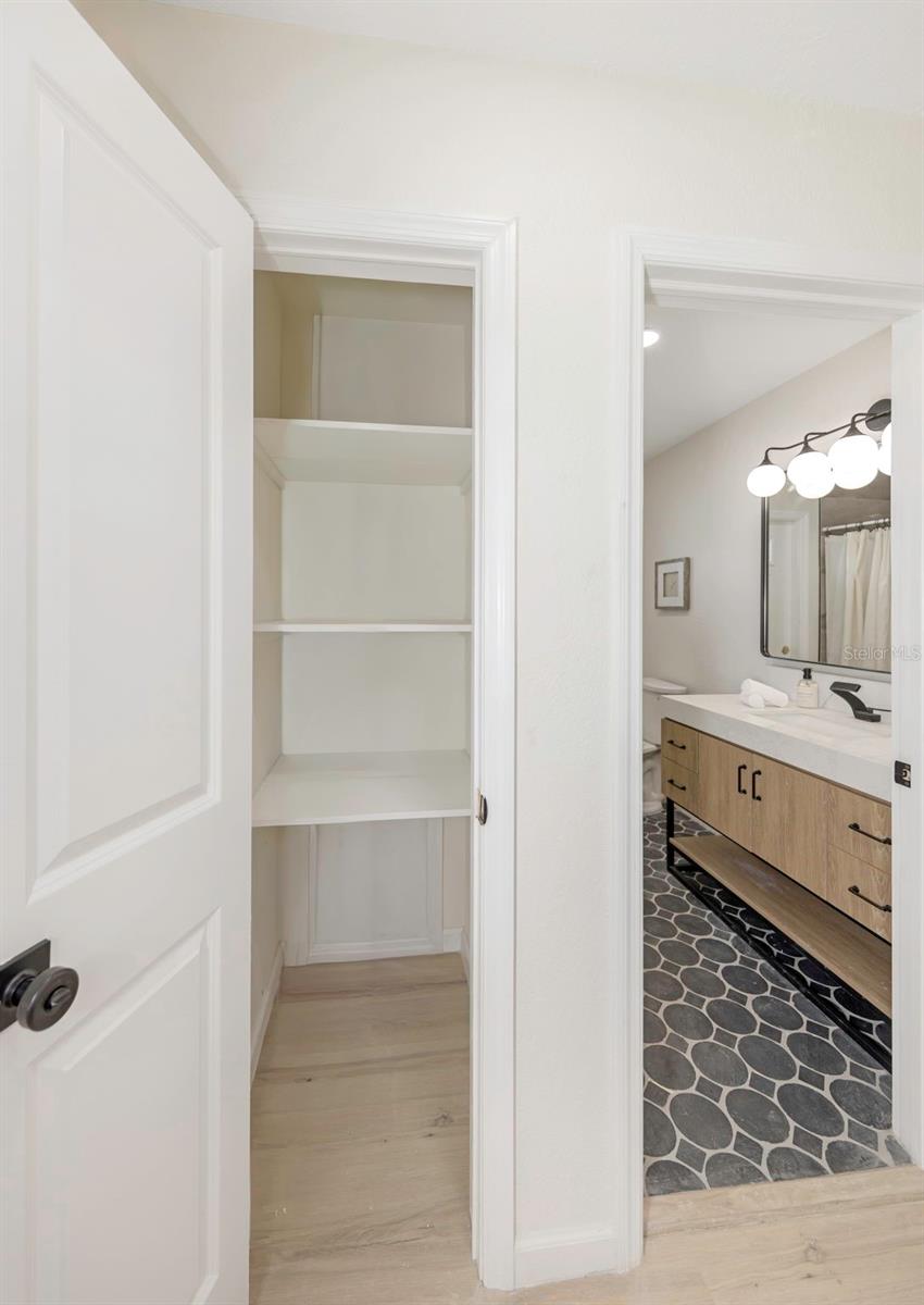 Listing photo id 38 for 11419 47th Avenue N