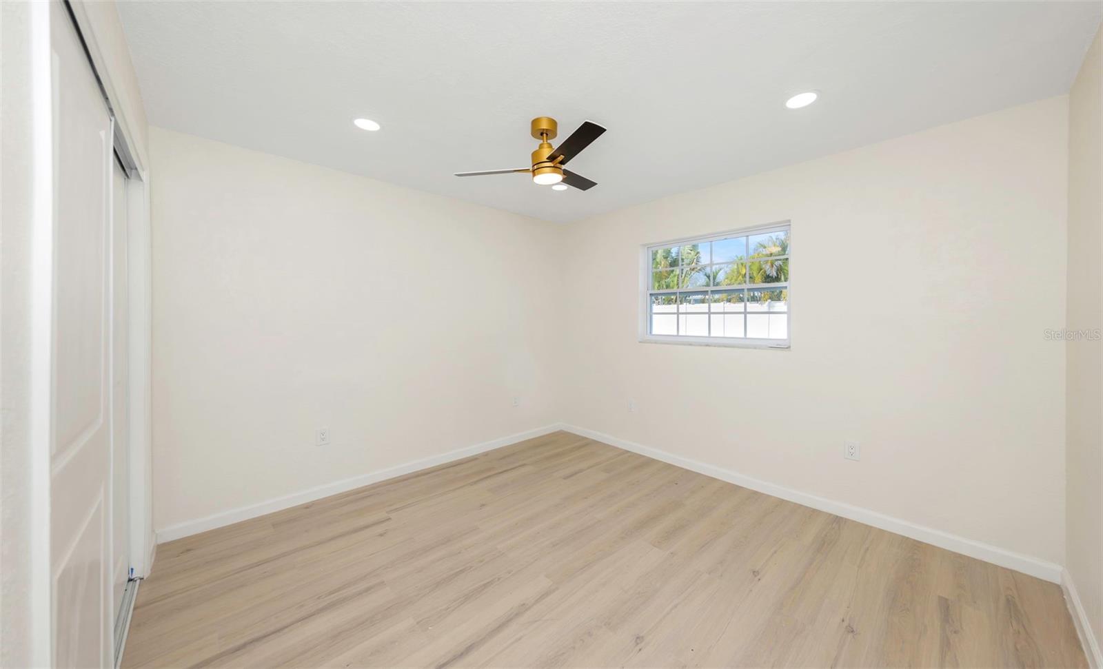 Listing photo id 42 for 11419 47th Avenue N