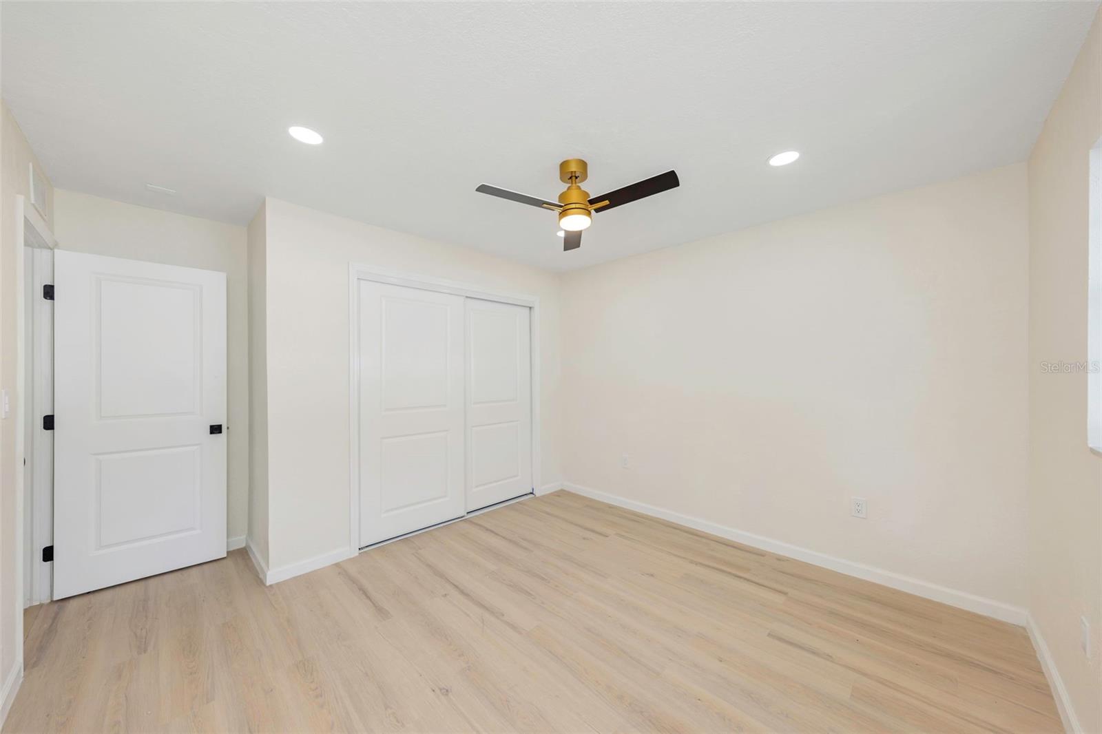 Listing photo id 43 for 11419 47th Avenue N