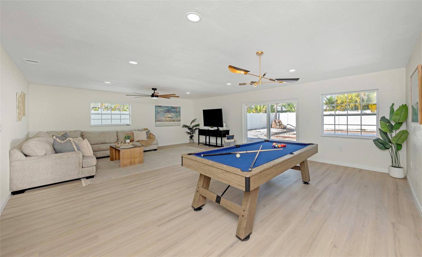 Listing photo id 45 for 11419 47th Avenue N