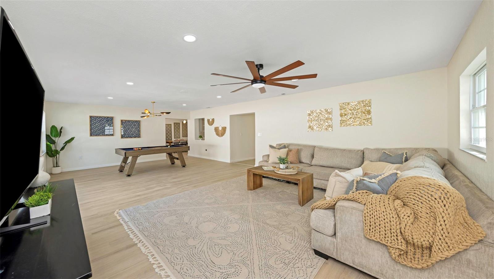 Listing photo id 49 for 11419 47th Avenue N