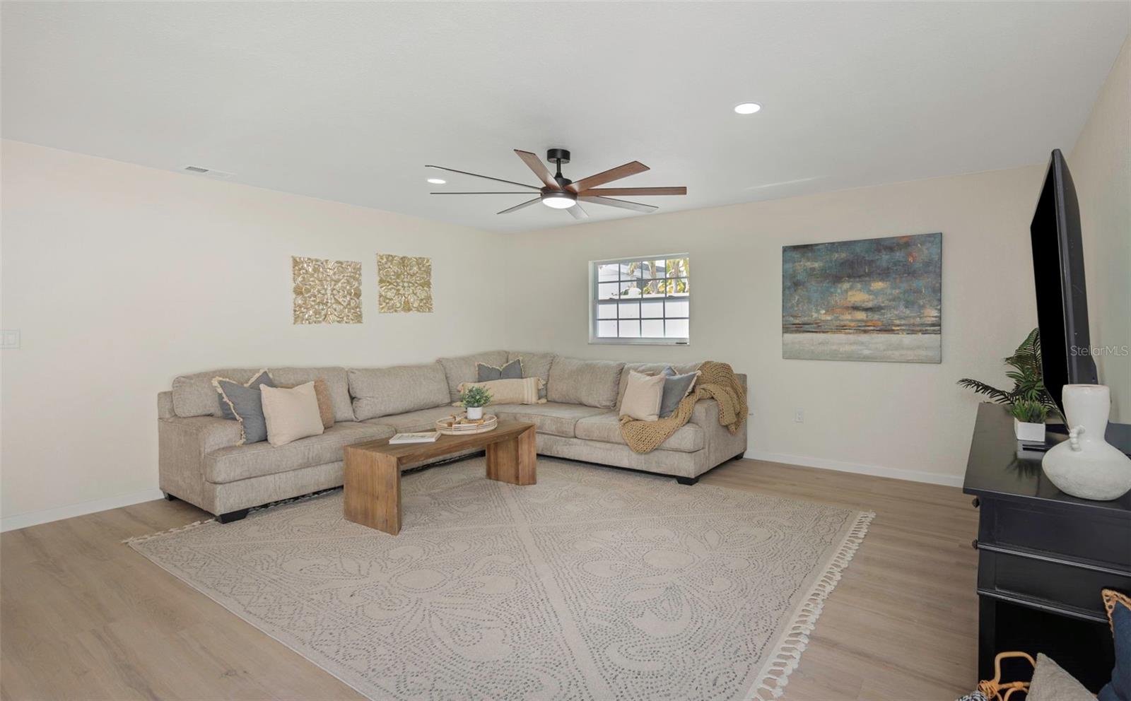 Listing photo id 53 for 11419 47th Avenue N