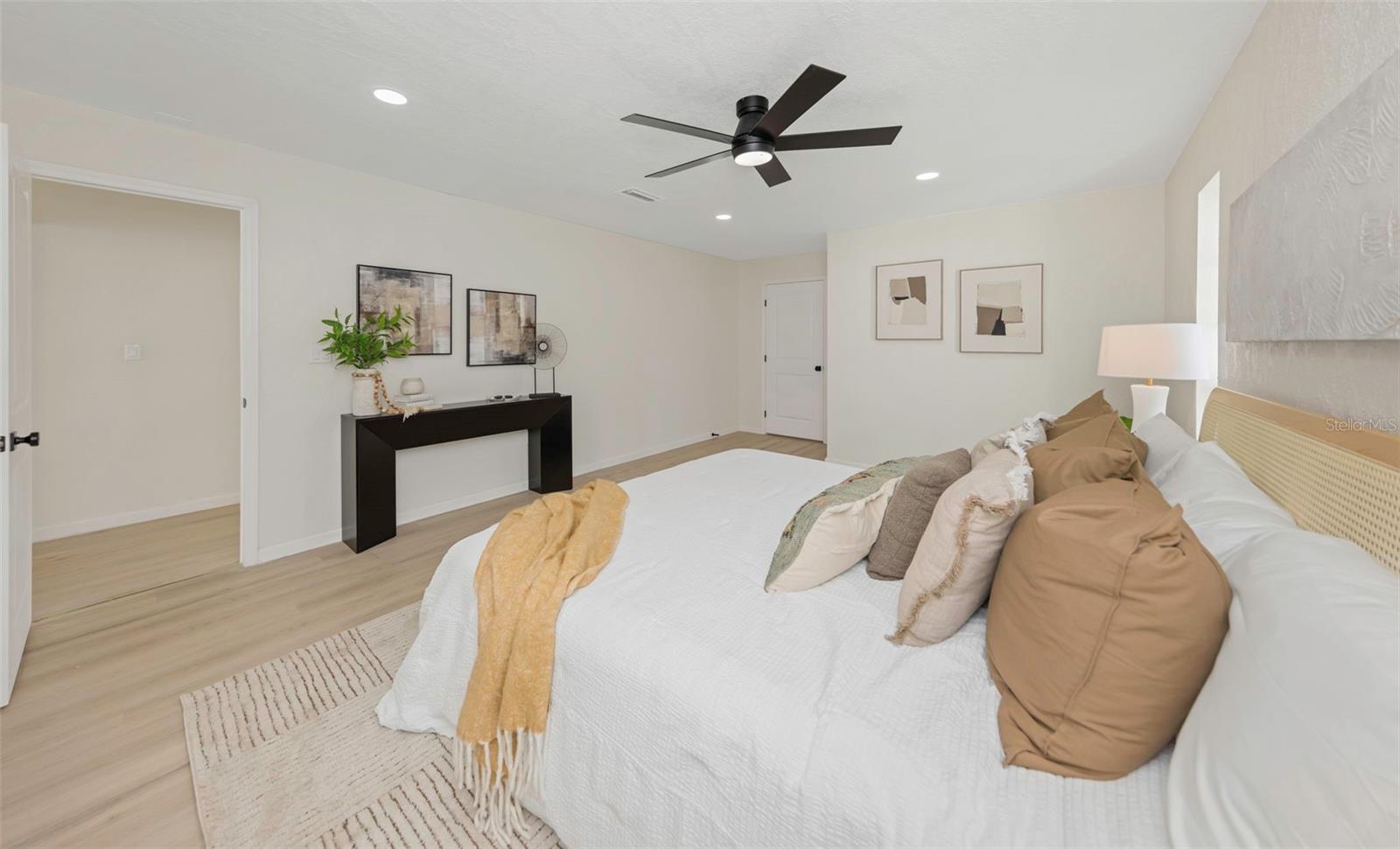 Listing photo id 55 for 11419 47th Avenue N