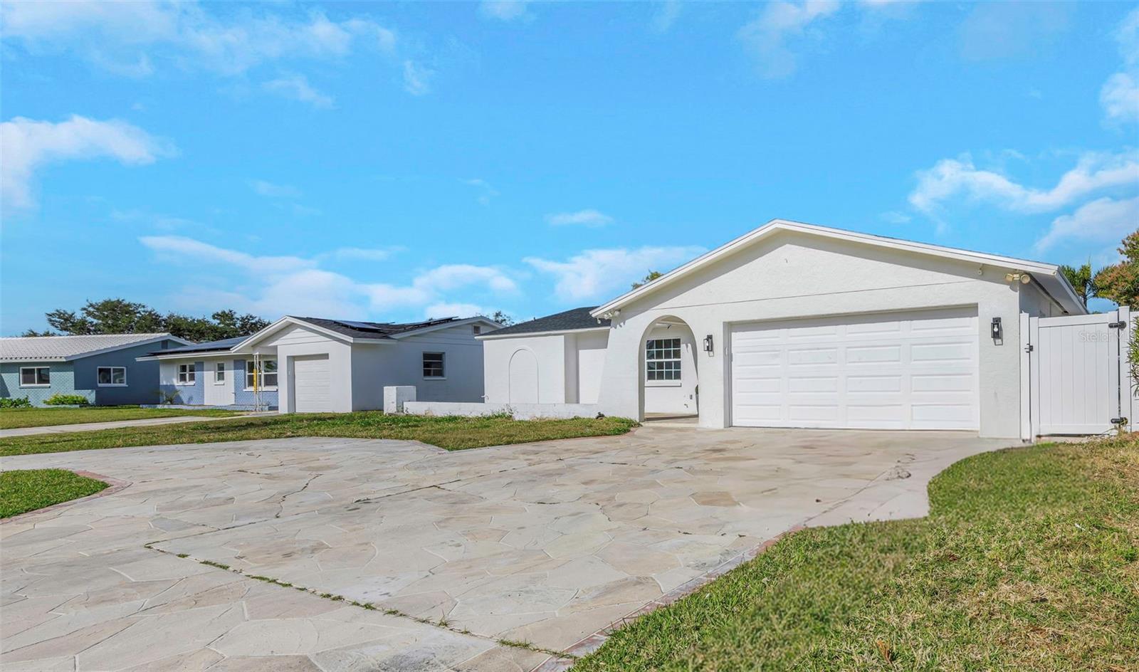 Listing photo id 4 for 11419 47th Avenue N