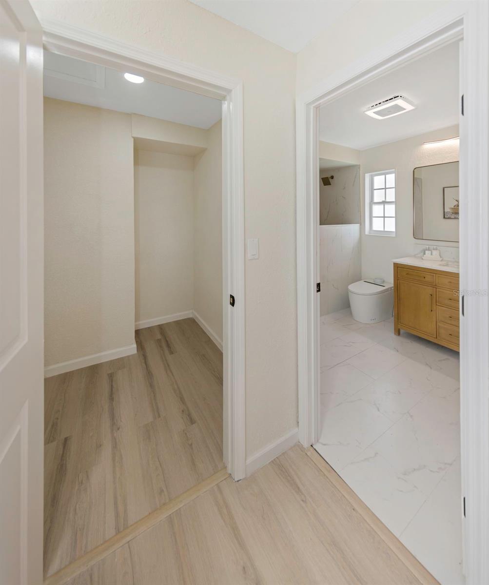 Listing photo id 59 for 11419 47th Avenue N