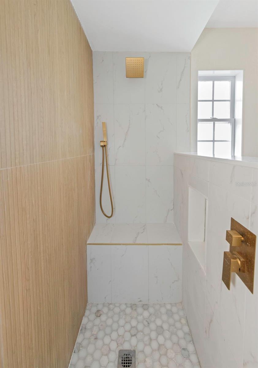 Listing photo id 62 for 11419 47th Avenue N