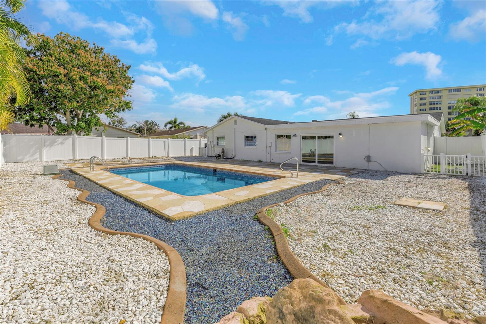 Listing photo id 65 for 11419 47th Avenue N