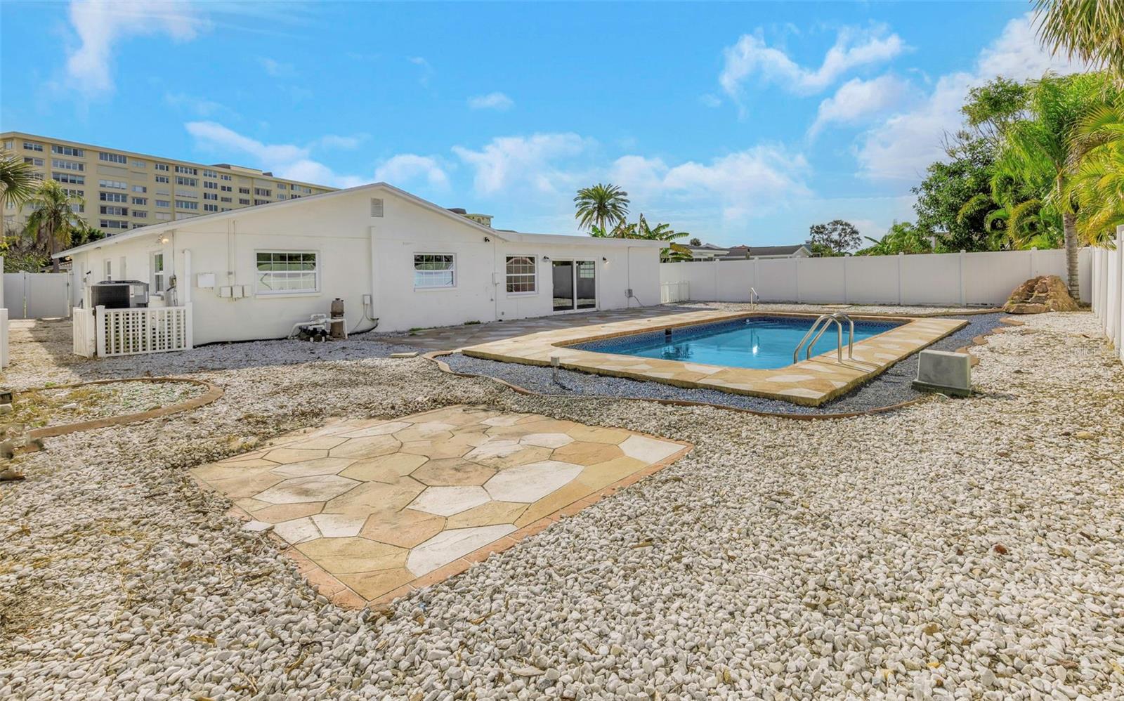 Listing photo id 66 for 11419 47th Avenue N