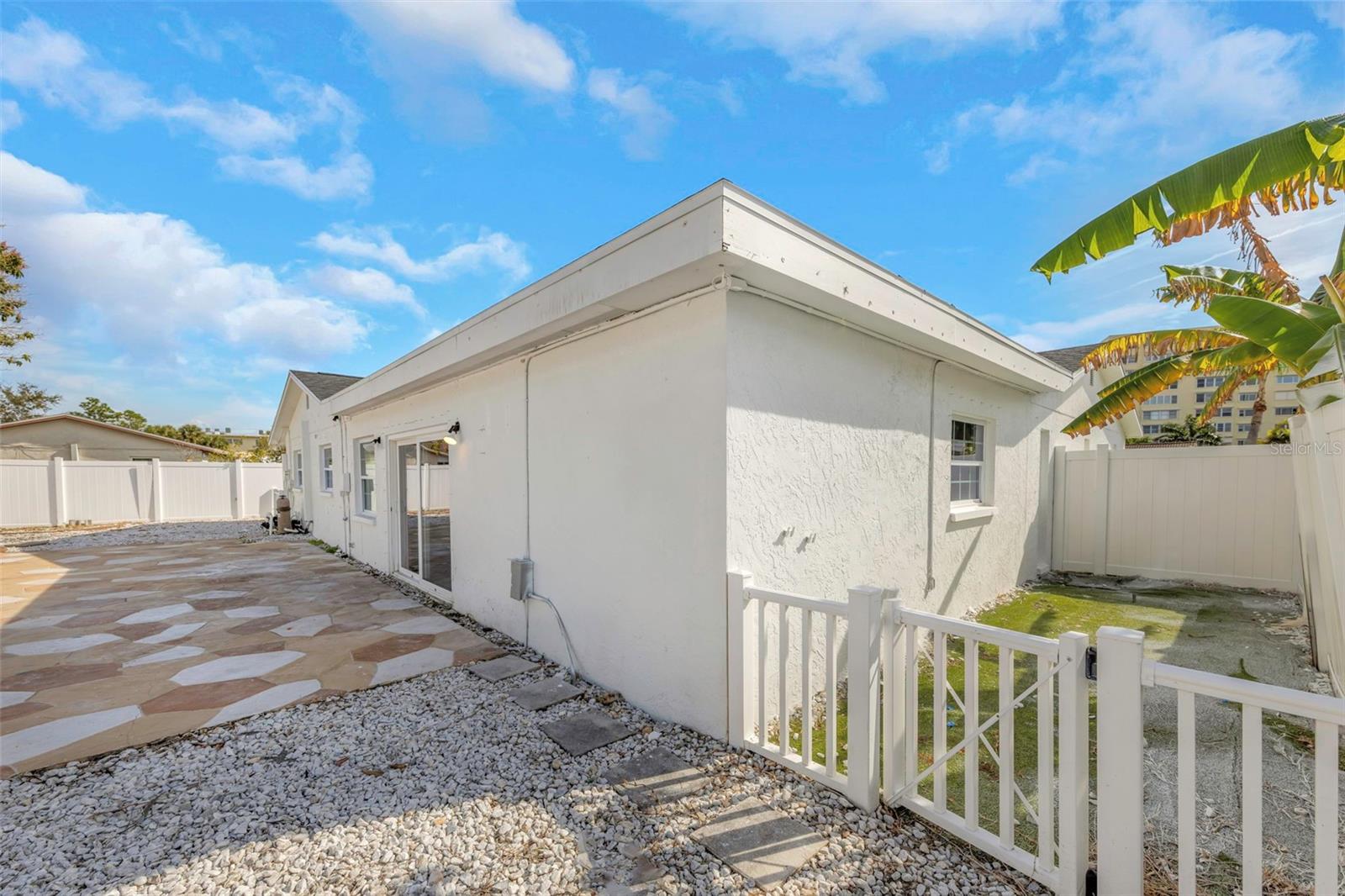 Listing photo id 69 for 11419 47th Avenue N