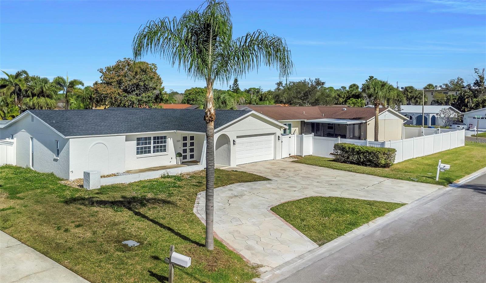 Listing photo id 72 for 11419 47th Avenue N