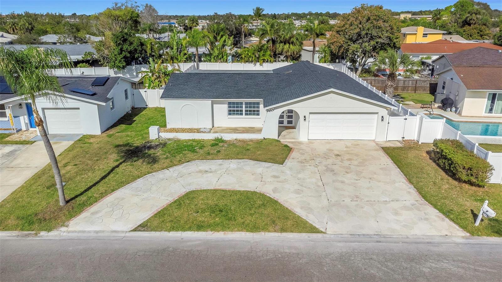 Listing photo id 73 for 11419 47th Avenue N