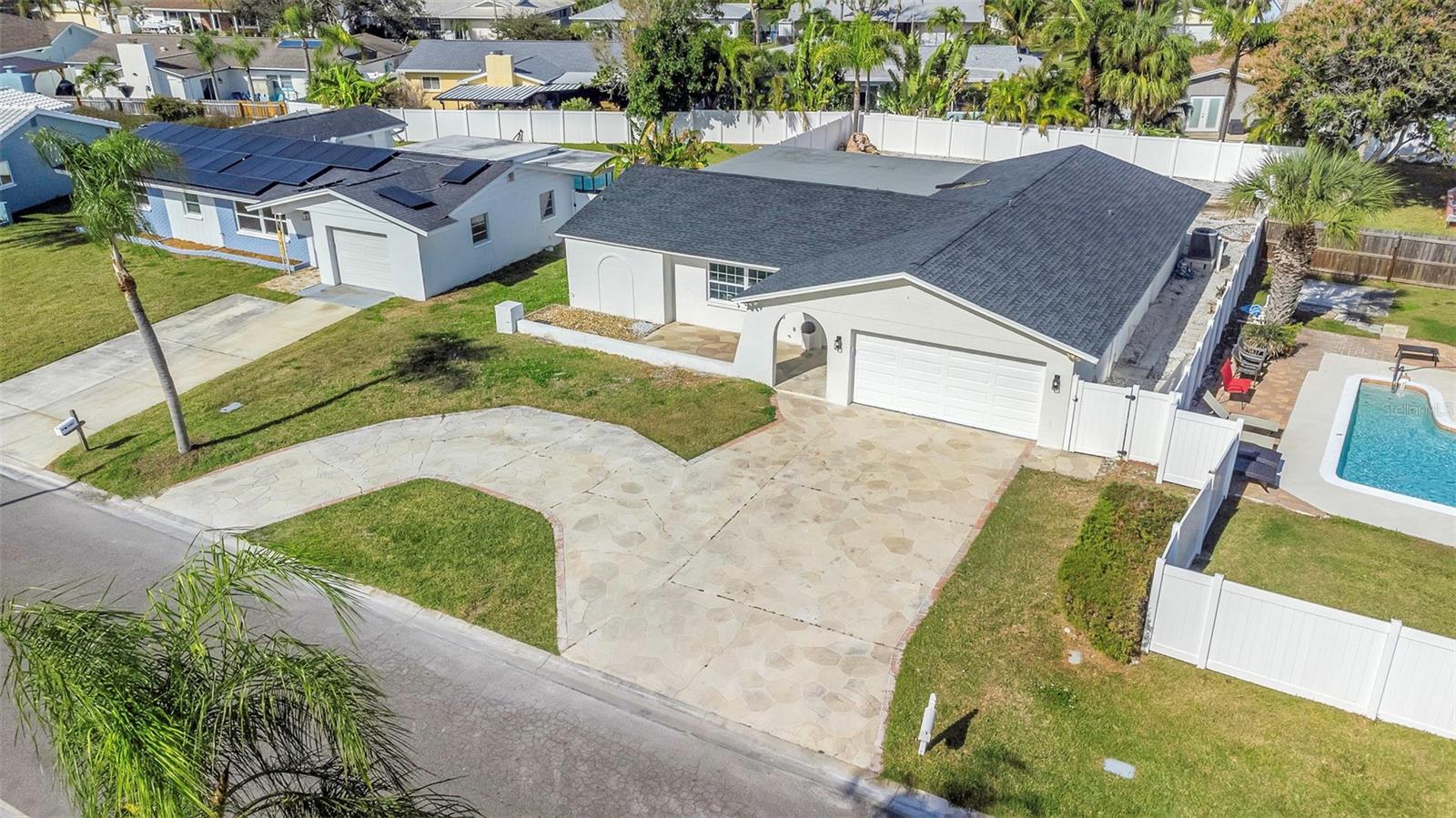 Listing photo id 74 for 11419 47th Avenue N