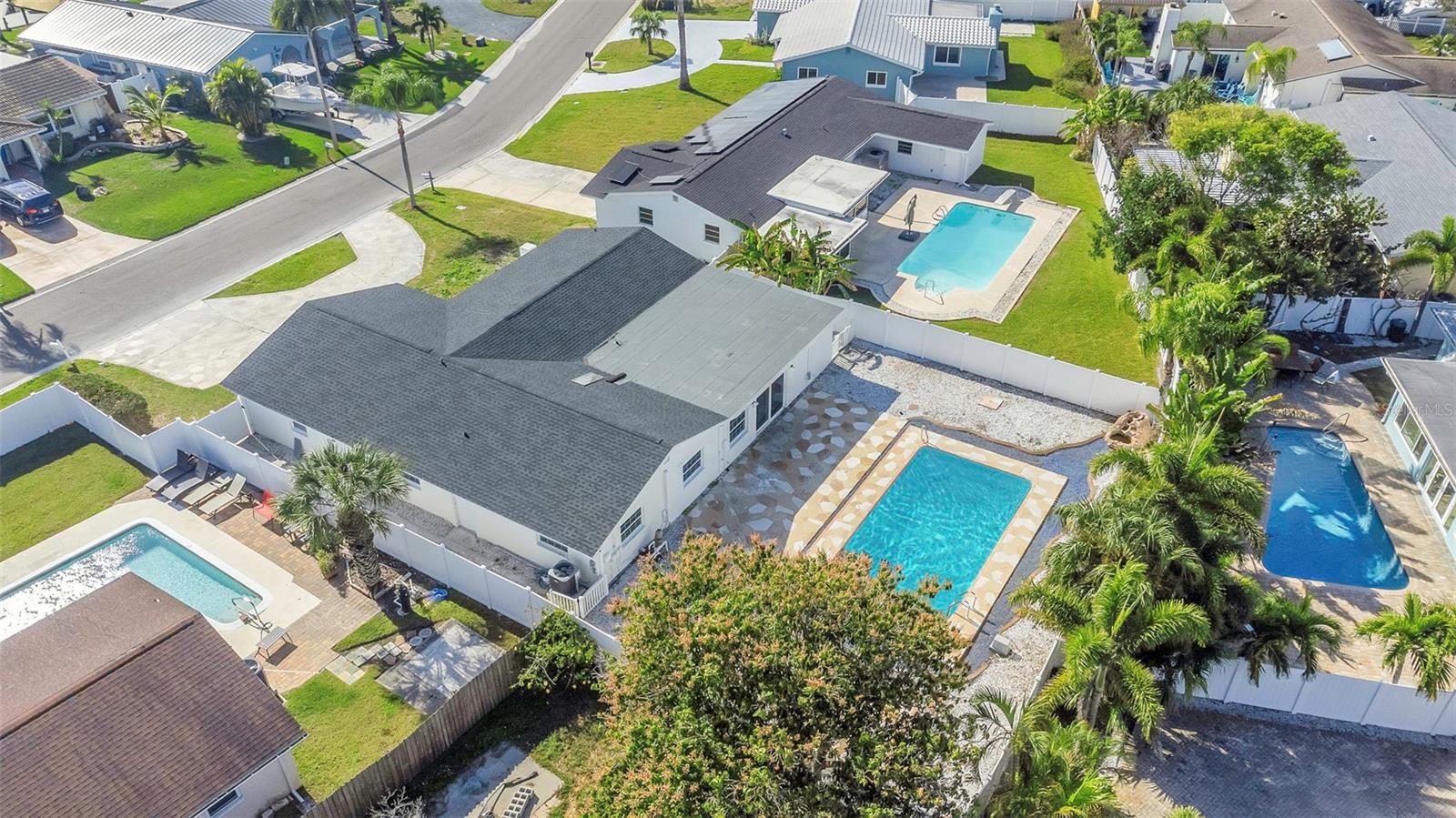 Listing photo id 76 for 11419 47th Avenue N