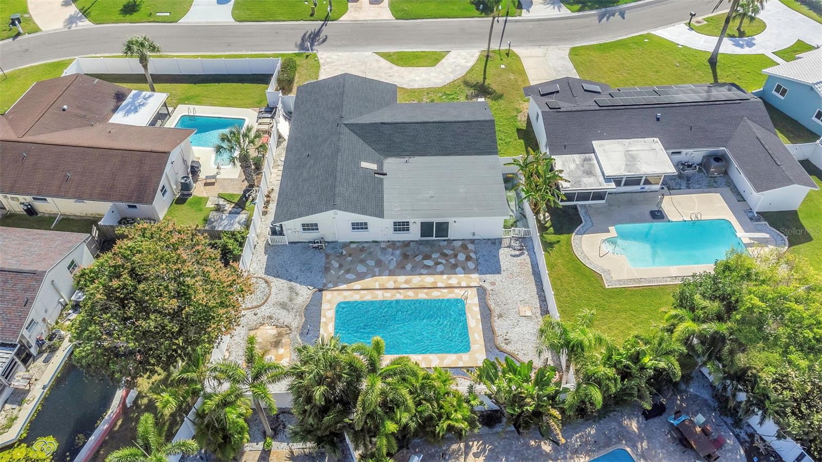 Listing photo id 77 for 11419 47th Avenue N