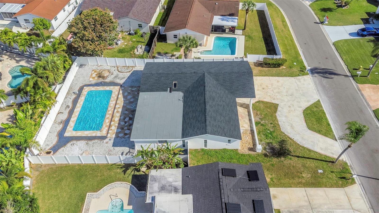 Listing photo id 79 for 11419 47th Avenue N