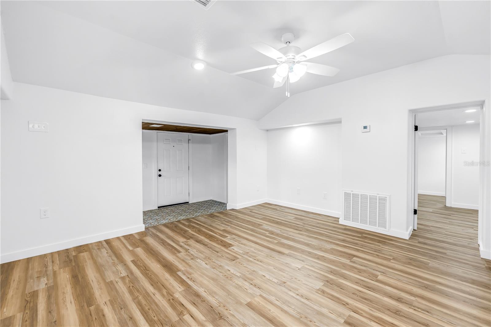 Image 10 of 42 For 8616 Orangeview Avenue