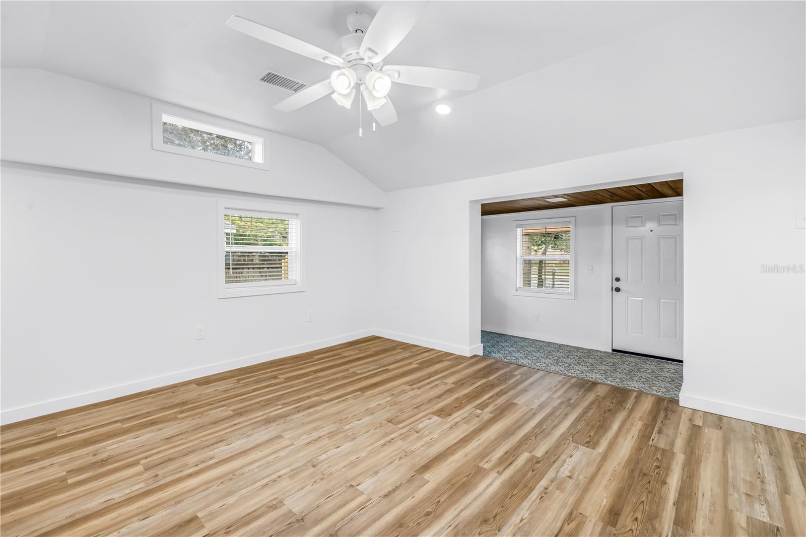 Image 11 of 42 For 8616 Orangeview Avenue